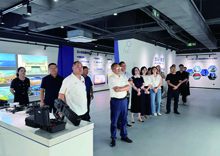 包河区人大常委会代表团莅临天科智戬参观调研